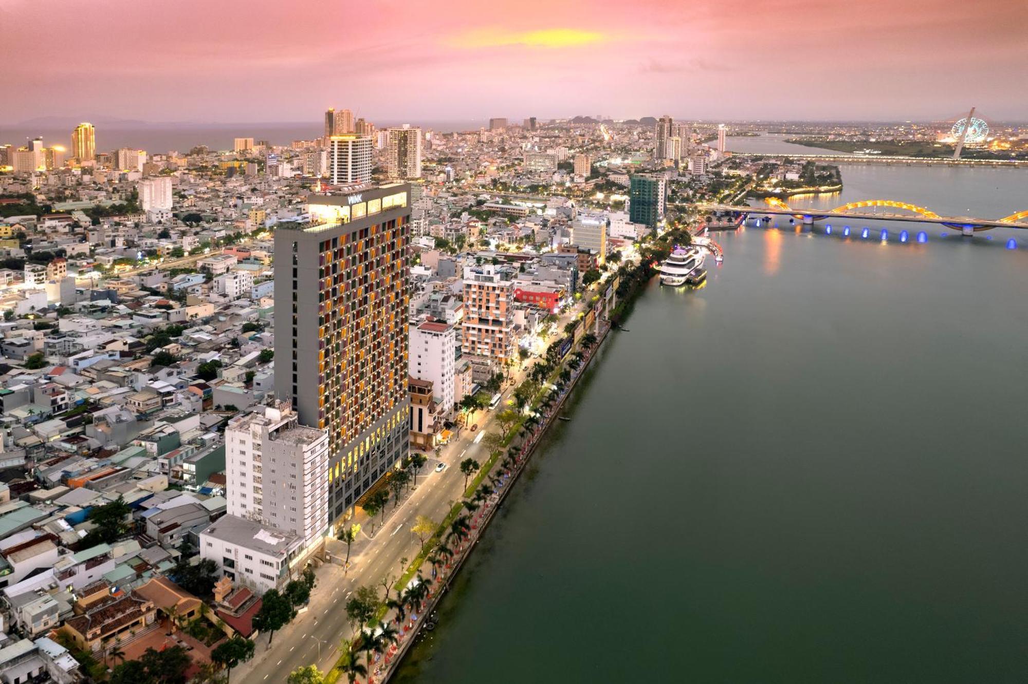 Wink Icon Hotel Danang Riverside - Luxury Suites - 24Hrs Stay & Rooftop Pool Bar Da Nang Exterior foto