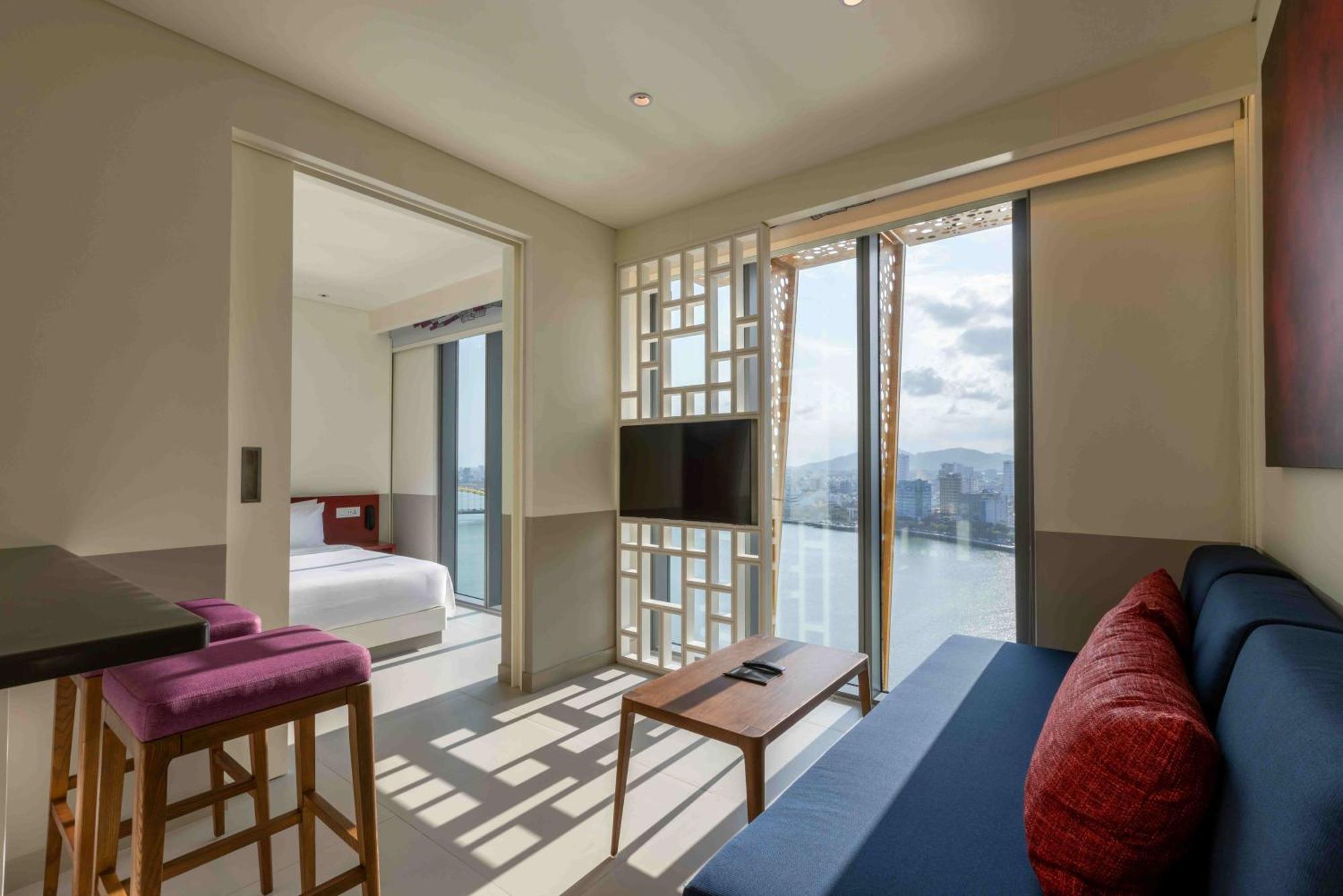 Wink Icon Hotel Danang Riverside - Luxury Suites - 24Hrs Stay & Rooftop Pool Bar Da Nang Exterior foto